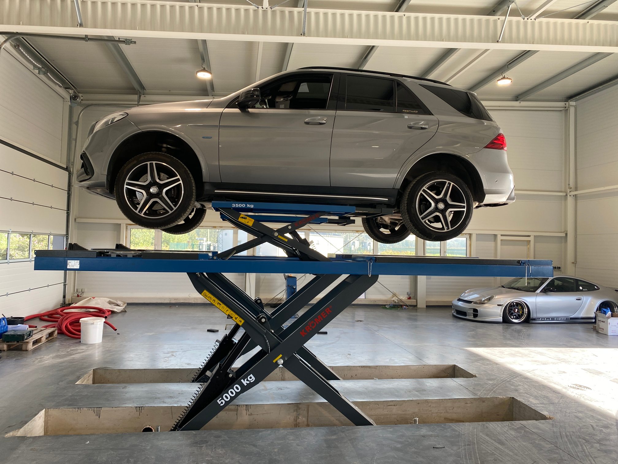 kroemer-auffahrscherenhebebuehne-xx81
