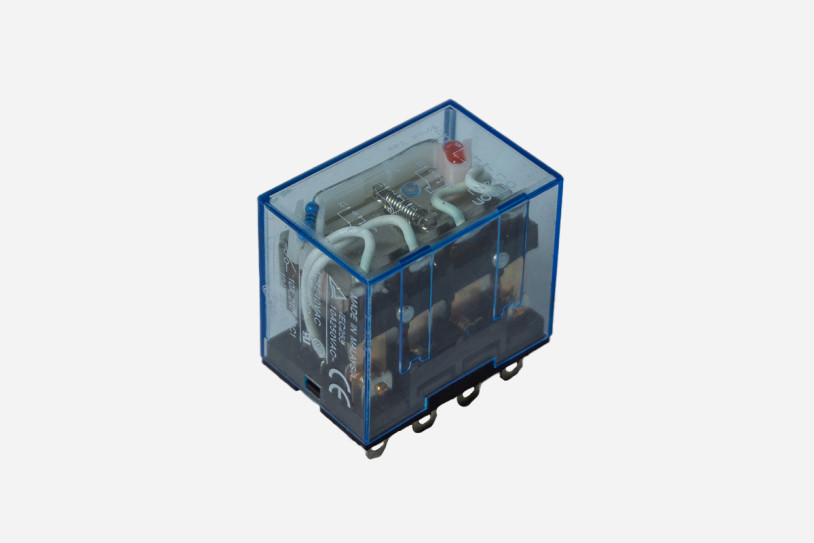 Relais für maximal 240 Volt und 10 Ampere, zu sehen in kompletter Ansicht. 
