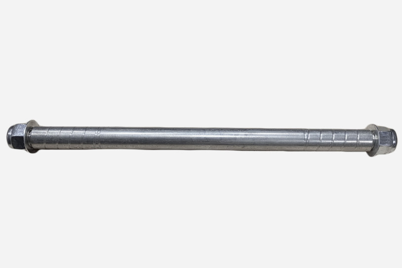Produktfoto von einer Mittelachse einer Scherenhebebühne. Sie hat eine Gesamtlänge von 500mm.
